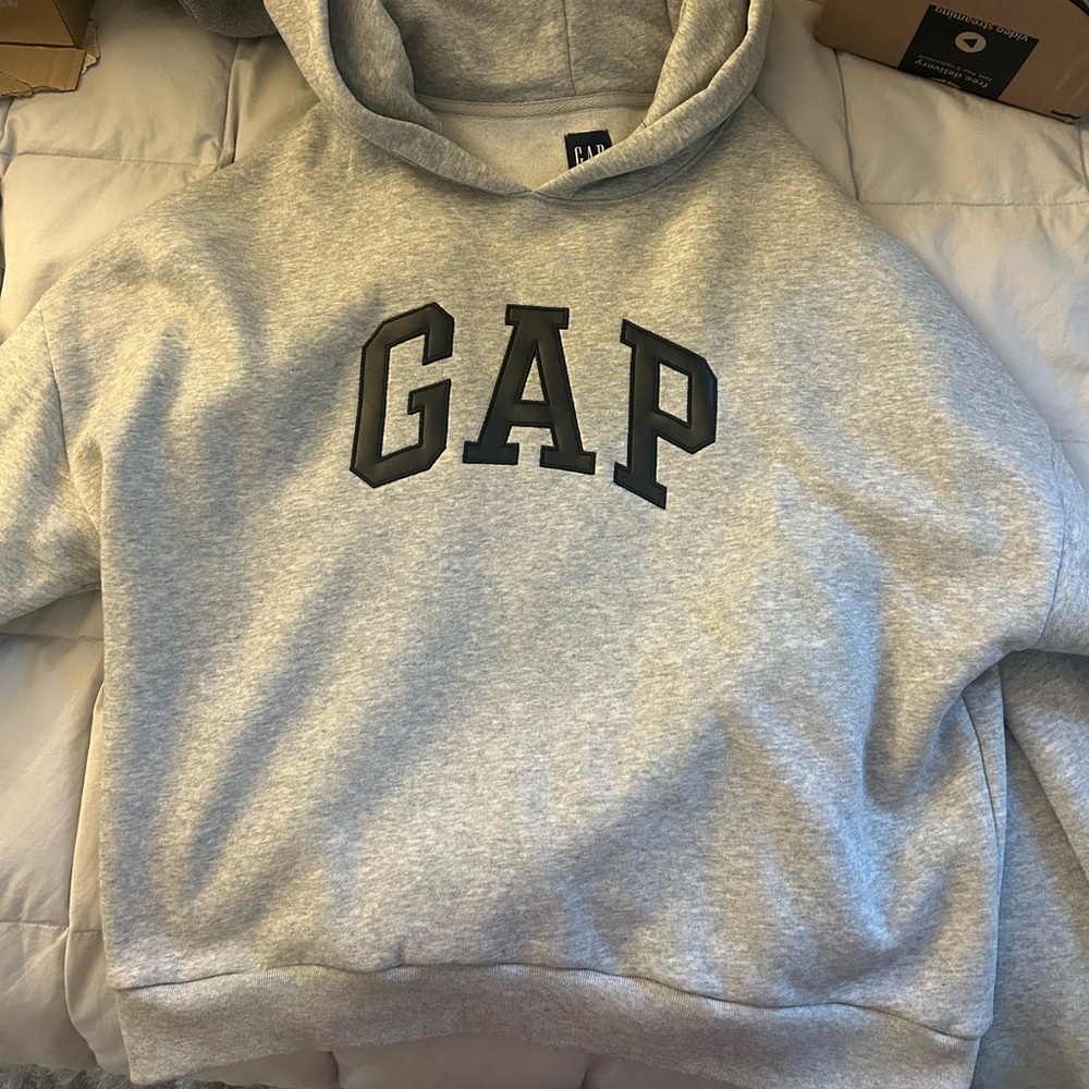 GAP gray cropped logo hoodie
